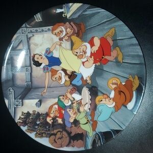 Snow White Knowles home decor plate 8-1/2" colorful Snow White A Special Treat